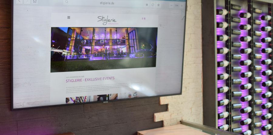 Monitor auf Galerie 190 cm Diagonale